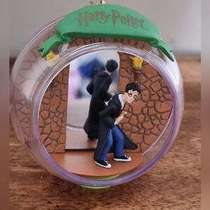 Harry Potter 2001 Ornament 3" with Figurine (Ligth Doesnt Work) Enesco 881554